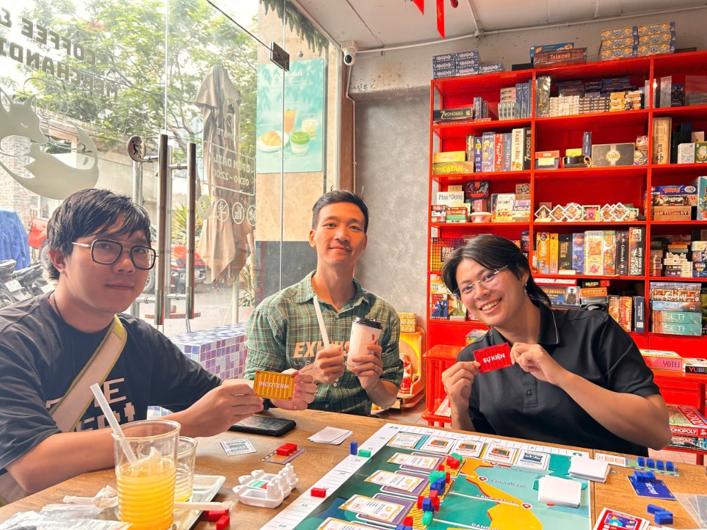 Trải nghiệm LogisQuest thực tế - Nhóm 3 người chơi
